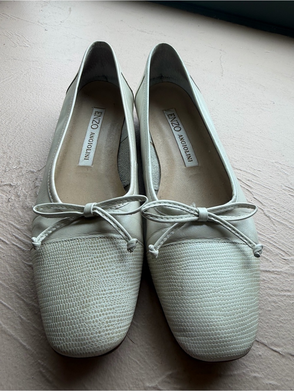 Enzo Angiolini Women's Leather Ivory Textured Bow Flats Size 8M
